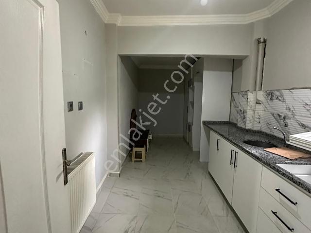 Bursa Emlak Alem i Çarşı Merkezinde Arakat 2+1 90 M2 Acil Satılık Fırsat Daire