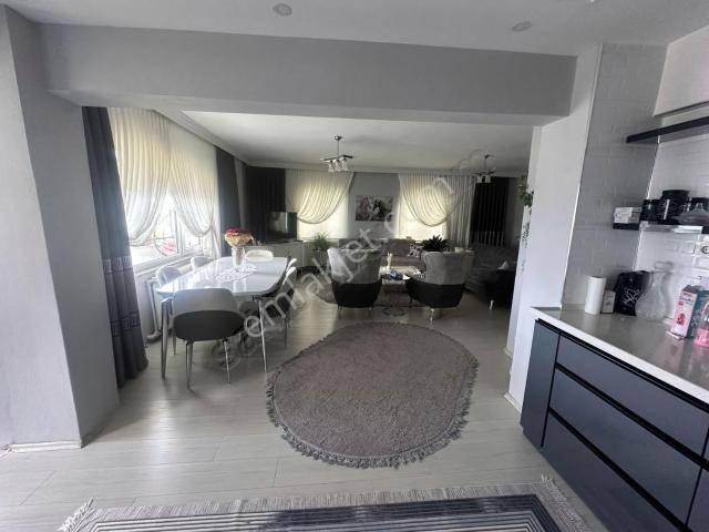 Bursa Emlak Alem i Merkezde 4+1 140 M2 Arakat Asansörlü Acil