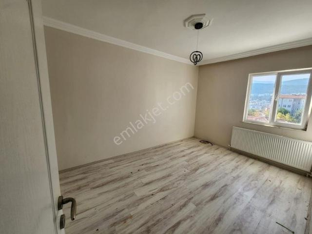Bursa Emlak Alemi Orkent Sitesi'nde 1 Kat 1+1 Kiralık Daire