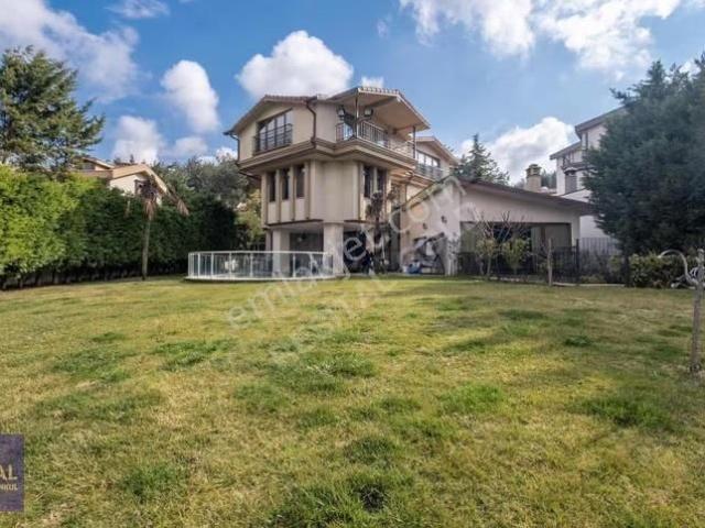 Bursa Göynüklü'de Doğa Ve Deniz Manzaralı Lüks Satılık Villa