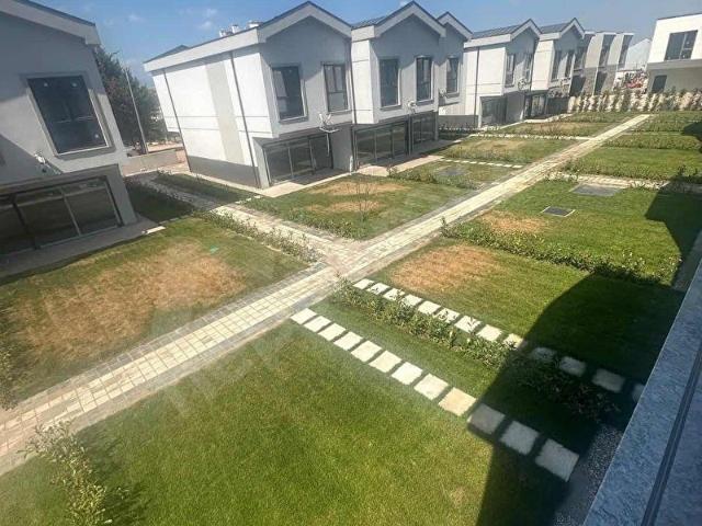 BURSA KURŞUNLUDA SİTE İÇİ HAVUZLU 3+1 VİLLA