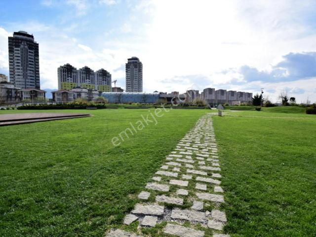 Bursa Modern Sitesi Cevizli Kule 3te 1+1 Satılık Göl Manzaralı