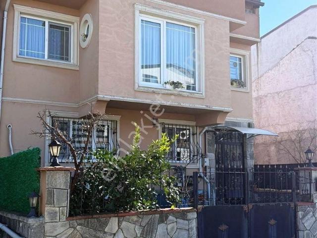 Bursa Nilüfer Demirci De Satılık 3.katlı Bahçeli Özel Yapım Müstakil Ev 14.000.000 Tl