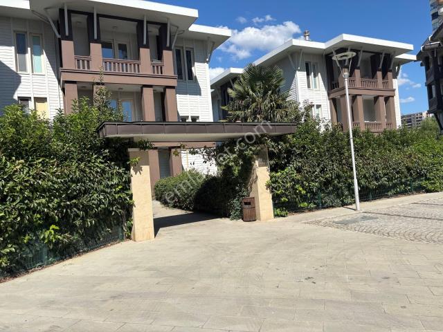 Bursa Osmangazi Demirtaş'ta, Bursa Modern'de Satılık 3+1 Göl Manzaralı Lüks Bahçe Katı Daire