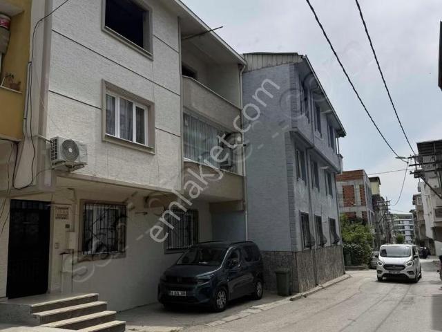 Bursa Osmangazi Emek Mahallesinde, 3 Katlı Müstakil Ev