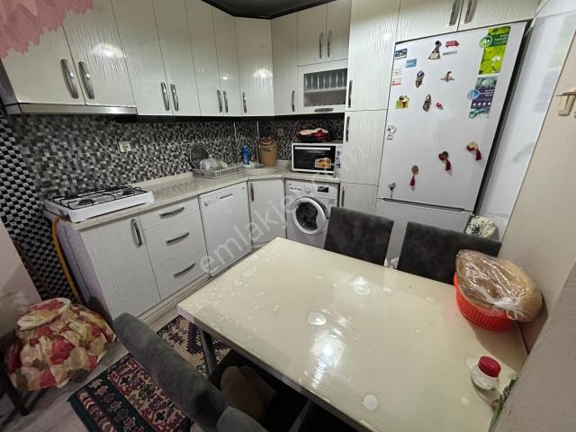 Bursa Osmangazi Hacı İlyas Mah.de 2+1 85m2 3. arakat Bakımlı Kombili