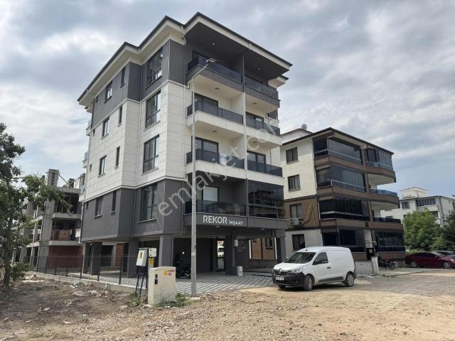 Bursadabul'dan Barış Mahallesi Cadde Yanı 2+1 Ara Kat Daire