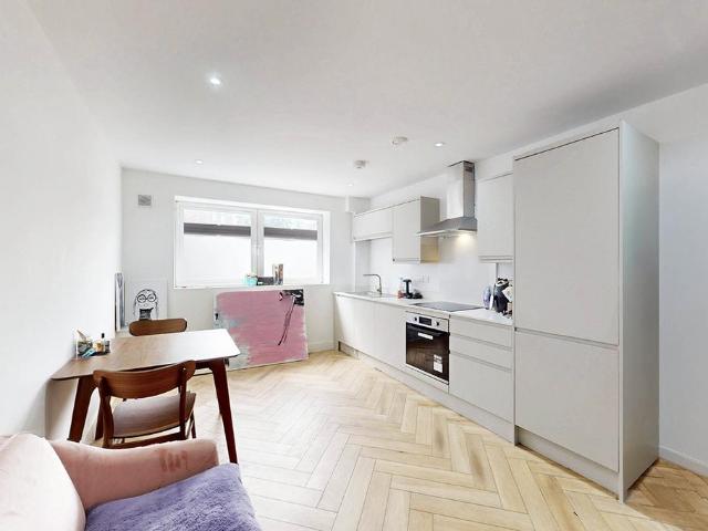 Burslem Street, London E1 1 bed flat to rent £1,750 pcm £404 pw