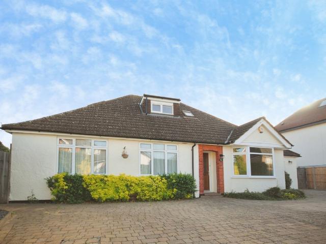 Burston Drive, Park Street, St. Albans AL2, 5 bed detached bungalow to rent, £4,000 pcm | PrimeLocation