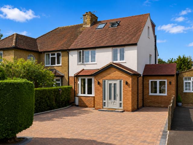 Burston Drive, St. Albans AL2 5 bed semi detached house to rent £4,500 pcm £1,038 pw