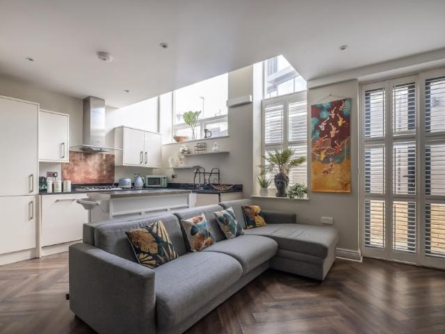 Burston Road London SW15 2 bed duplex to rent £3,250 pcm £750 pw