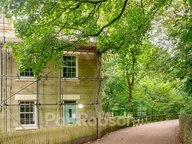 Busy Cottages, Jesmond NE7 2 bed house to rent £1,100 pcm £254 pw