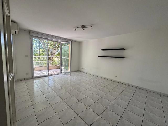 BUSCA, T3 de 60m² avec balcon, cave et parking