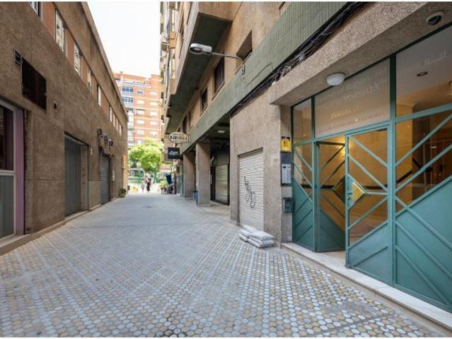 ¿BUSCABA UN PISO AMPLIO, CON PLAZA DE GARAJE, TRASTERO, GRAN SALÓN Y MUCHA LUZ?