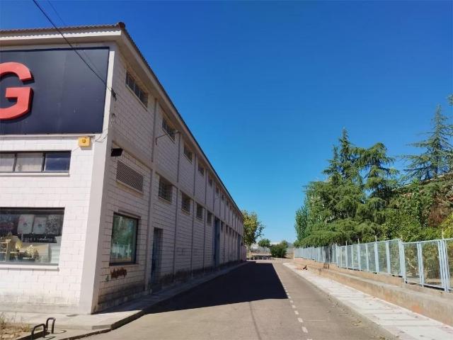 ¿Buscas que tu actividad no pase desapercibida?. Esta nave e. 2832m² Don Benito