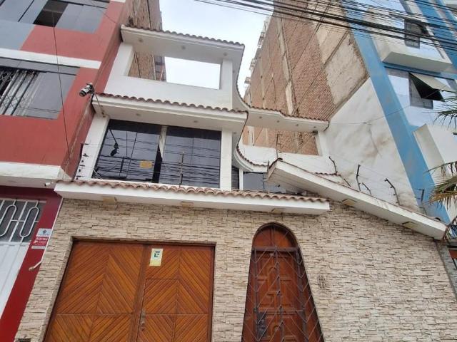 ¿Buscas Una Casa Amplia, Bien Ubicada Y Que Puedas Diseñar A Tu Propio Gusto