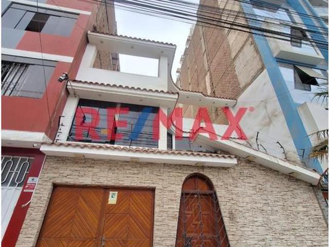 ¿Buscas Una Casa Amplia, Bien Ubicada Y Que Puedas Diseñar A Tu Propio Gusto? ¡Esta Es Tu Oportunidad En La Urb. Coopip! Una Propiedad Con Estructuras Sólidas, Ambientes Generosos Y Una Conectividad E