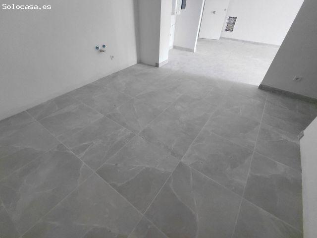 ¿Buscas una planta baja adaptada, de obra nueva, con jardín privado y cerca del mar?