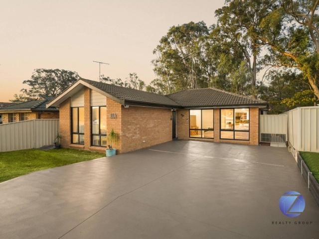 BUSH BACKDROP WITH A BRAND NEW DRIVEWAY FIT FOR 4 CARS !