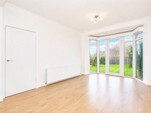 Bush Grove, Stanmore, HA7 3 bed semi detached house to rent £2,600 pcm £600 pw