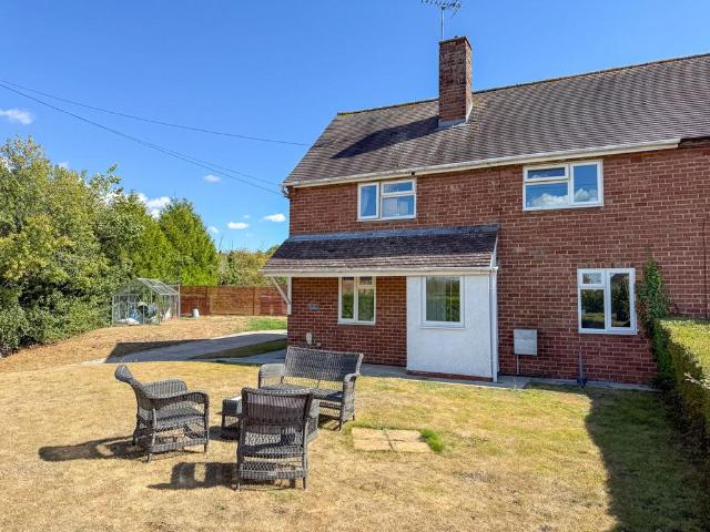 Bush Heath Lane, Harbury, CV33 3 bed semi detached house to rent £1,400 pcm £323 pw