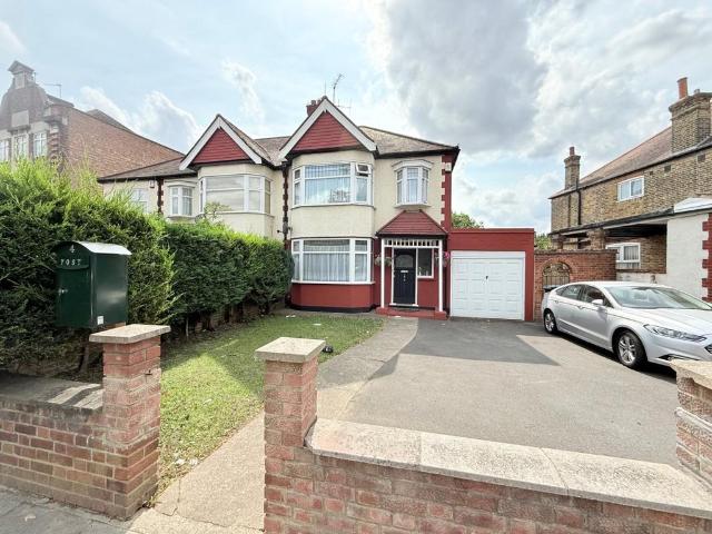 Bush Hill Road, Winchmore Hill 3 bed house to rent £2,595 pcm £599 pw