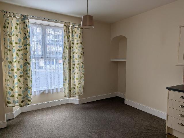Bush Street, Pembroke Dock SA72, 2 bed flat to rent, £600 pcm | PrimeLocation
