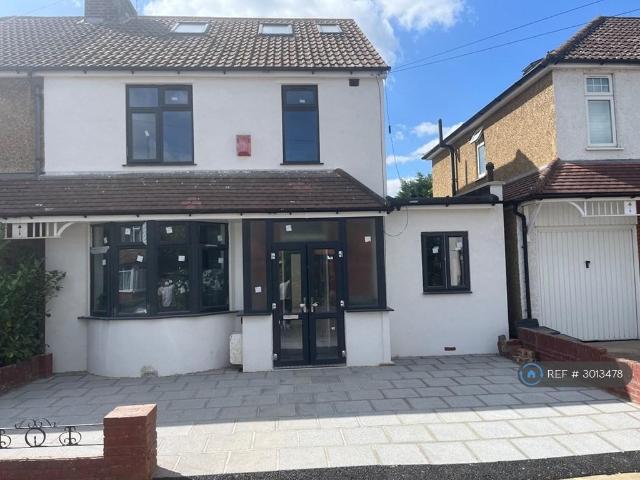 Bushby Ave, Broxbourne, EN10 Studio to rent £975 pcm £225 pw