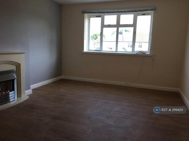 Bushey Court, London, SW20 2 bed flat to rent £1,900 pcm £438 pw