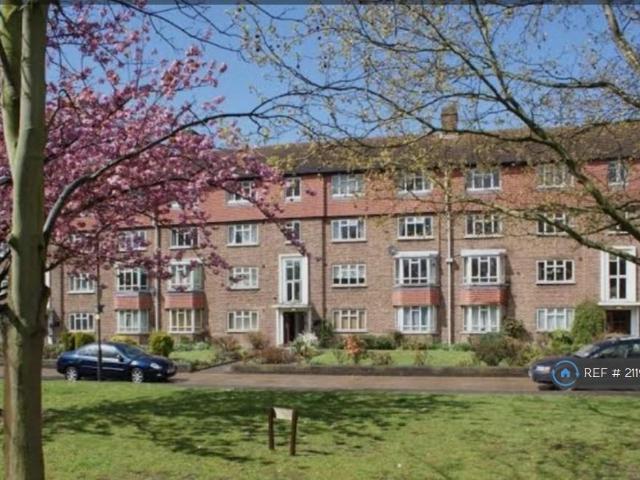 Bushey Court, London, SW20 2 bed flat to rent £1,850 pcm £427 pw