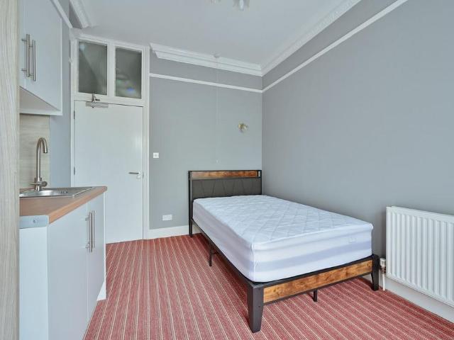 Bushey Grove Road WD23, Bushey, WD23 Studio to rent £1,350 pcm £312 pw