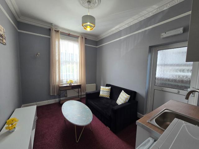 Bushey Grove Road, Bushey Watford WD23, 1 bed flat to rent, £4,983 pcm | PrimeLocation