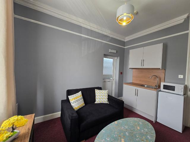 Bushey Grove Road, Bushey Watford WD23, 1 bed flat to rent, £1,050 pcm | PrimeLocation