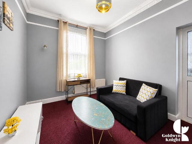 Bushey Grove Road, Bushey WD23 1 bed flat to rent £1,350 pcm £312 pw