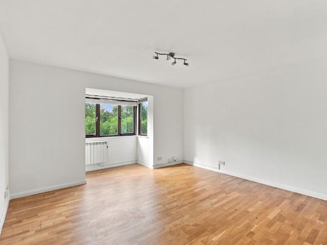 Bushey Grove Road, Bushey WD23, 2 bed flat to rent, £1,495 pcm | PrimeLocation