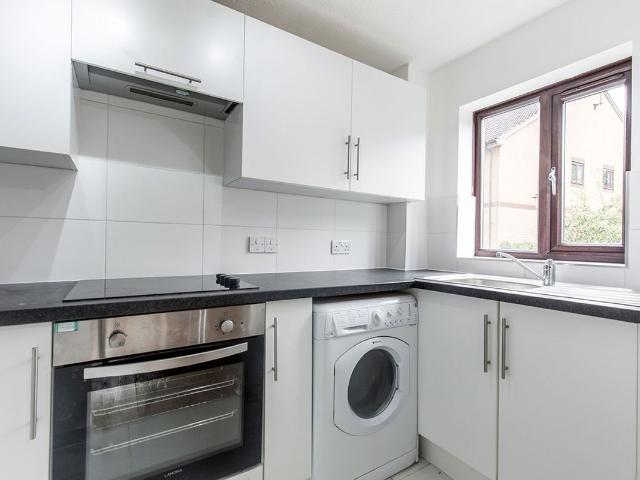 Bushey Grove Road, Bushey WD23, 2 bed flat to rent, £1,525 pcm | PrimeLocation