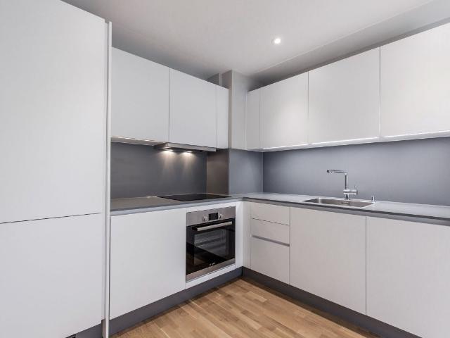 Bushey Grove Road, Bushey WD23, 2 bed flat to rent, £1,600 pcm | PrimeLocation