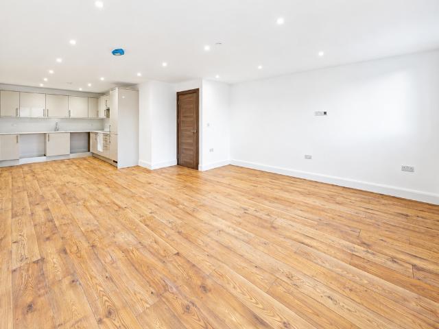 Bushey Grove Road, Bushey WD23, 2 bed flat to rent, £2,100 pcm | PrimeLocation
