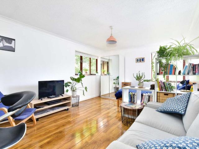 Bushey Hall Road, Bushey WD23, Property to rent, £925 pcm | PrimeLocation