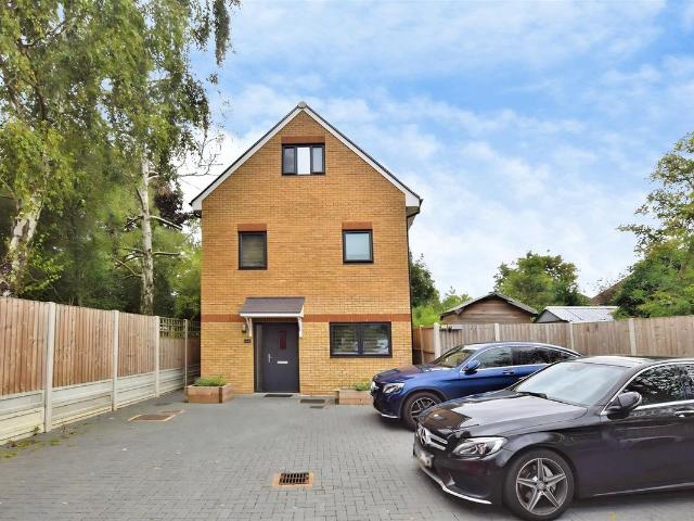Bushey High Street, Watford WD23, 3 bed terraced house to rent, £2,300 pcm | PrimeLocation