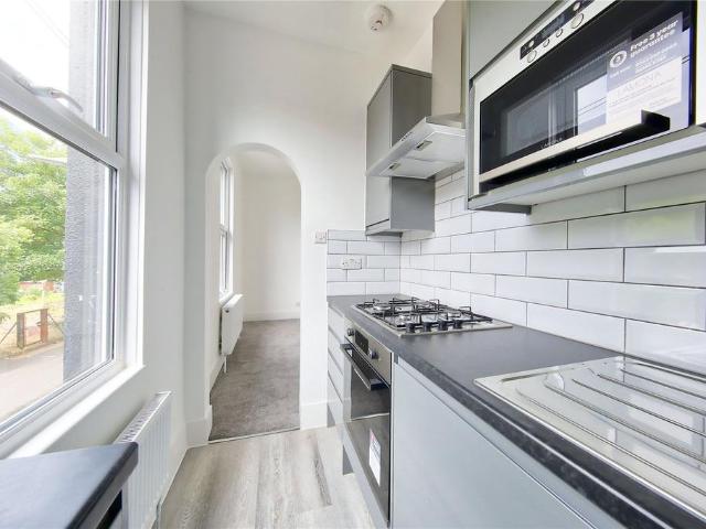 Bushey Lane, SM1 1 bed apartment to rent £1,250 pcm £288 pw