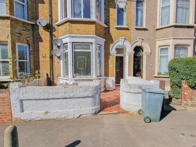 Bushey Road, London E13, 4 bed flat to rent, £2,350 pcm | PrimeLocation