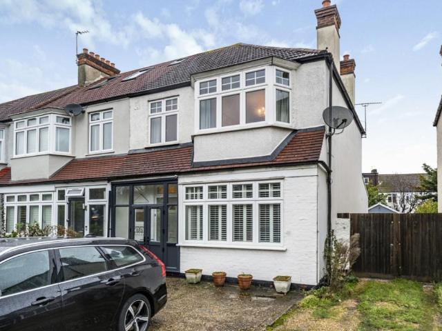 Bushey Road, Raynes Park, London, SW20 3 bed house to rent £3,000 pcm £692 pw