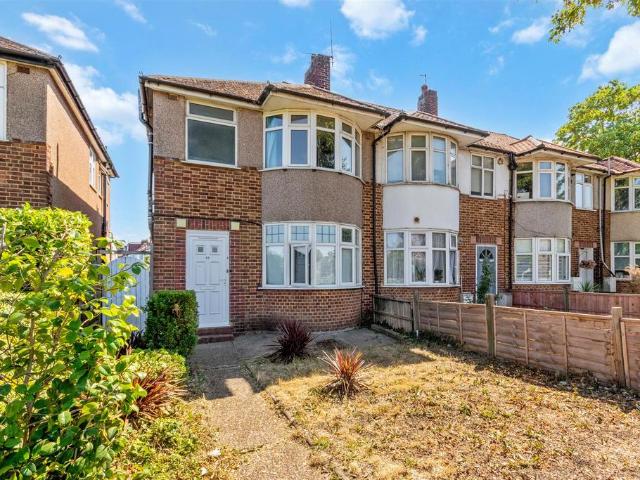 Bushey Road, Raynes Park SW20 2 bed flat to rent £1,650 pcm £381 pw