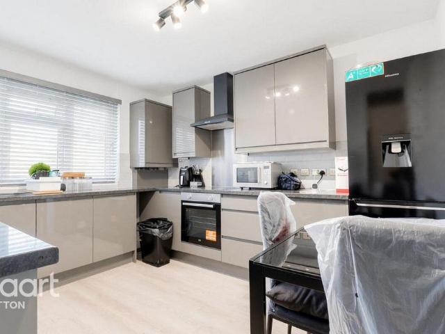 Bushey Road, SUTTON 1 bed flat to rent £1,400 pcm £323 pw