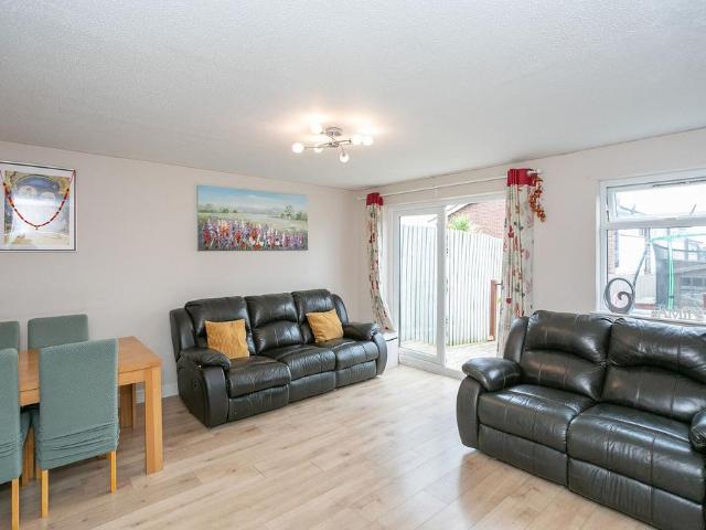 Bushey, WD23 3BG, Bushey, WD23 3 bed terraced house to rent £2,200 pcm £508 pw