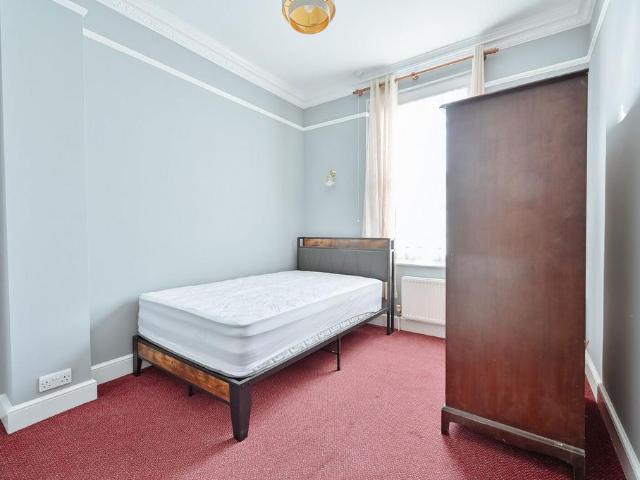 Bushey, WD23 Studio to rent £1,350 pcm £312 pw