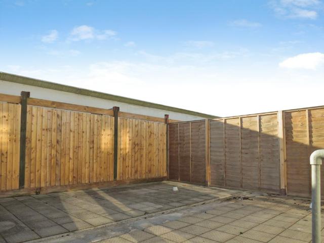 Bushfield Court, PETERBOROUGH, PE2 1 bed flat to rent £825 pcm £190 pw