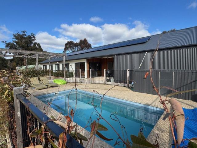 Bushland Views, Northern Sun & Kangaroos at Your Doorstep