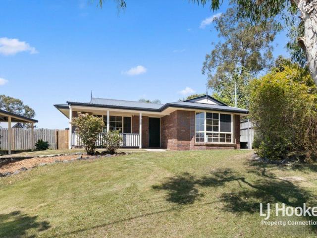 BUSHLAND AT REAR â MODERN HOME ON 600m2